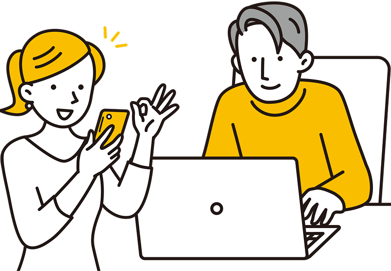 お見積りするスマホ女性とノートパソコン男性